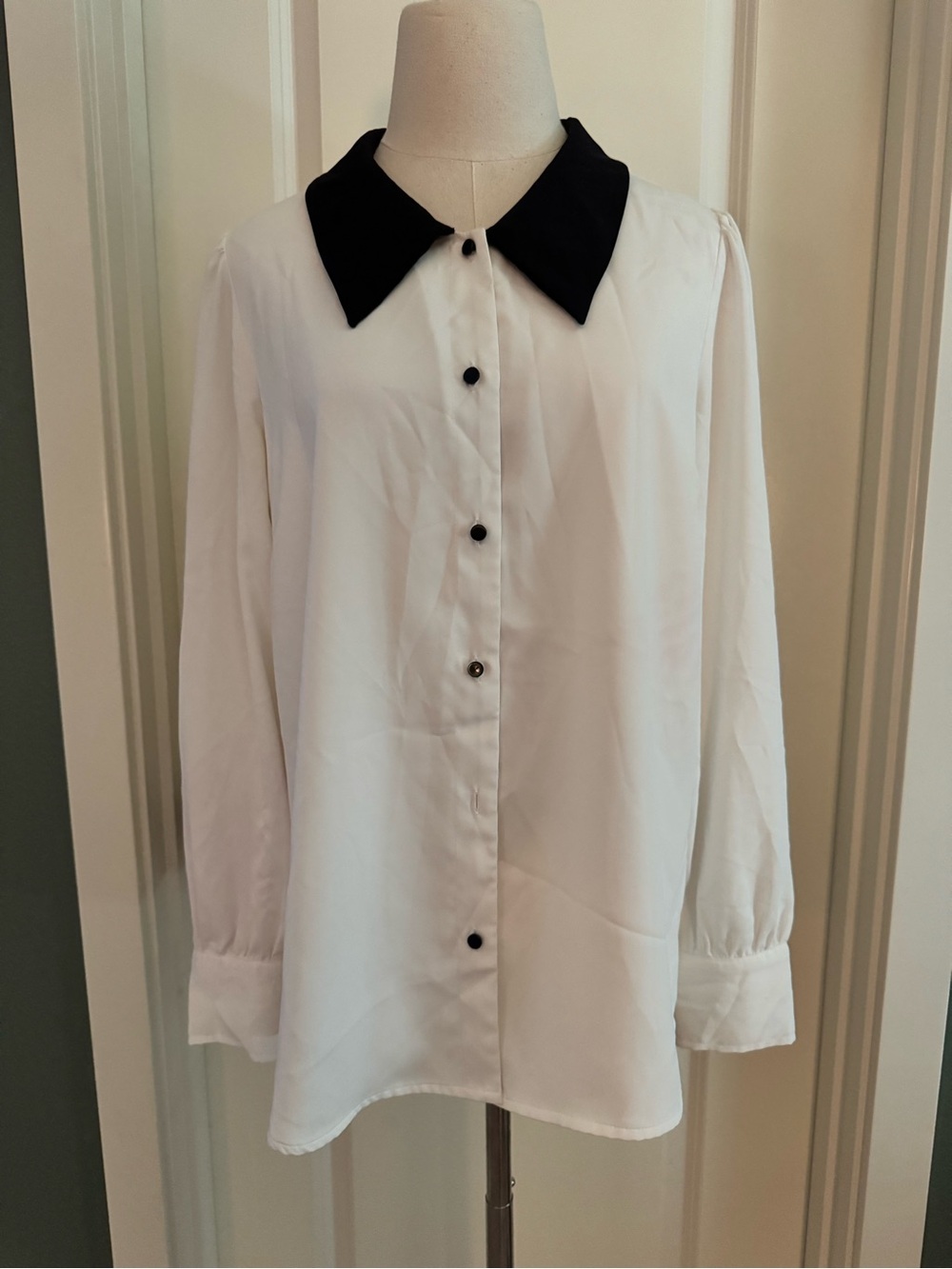 Lulu's Black and white blouse